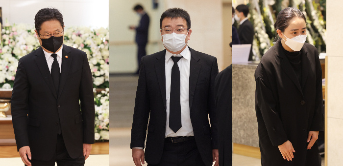 影后姜受延靈堂曝光！鮮花堆滿一墻，金喜善送花圈奉俊昊現(xiàn)場悼念